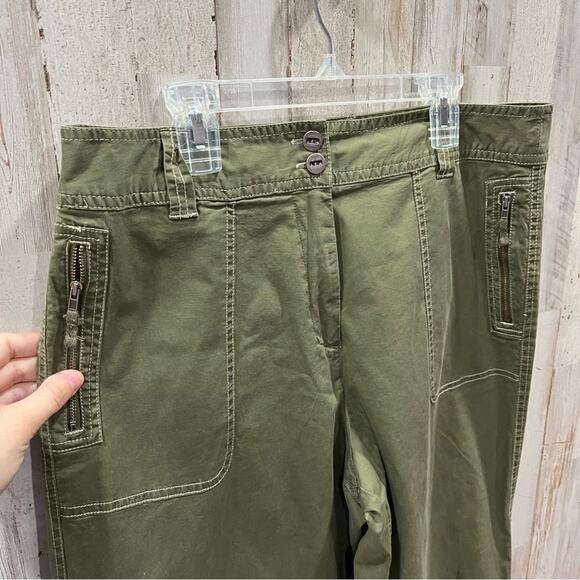 NWT Chicos Tripoli Cargo Straight Leg Pants Deep Woods Green - Picture 3 of 7